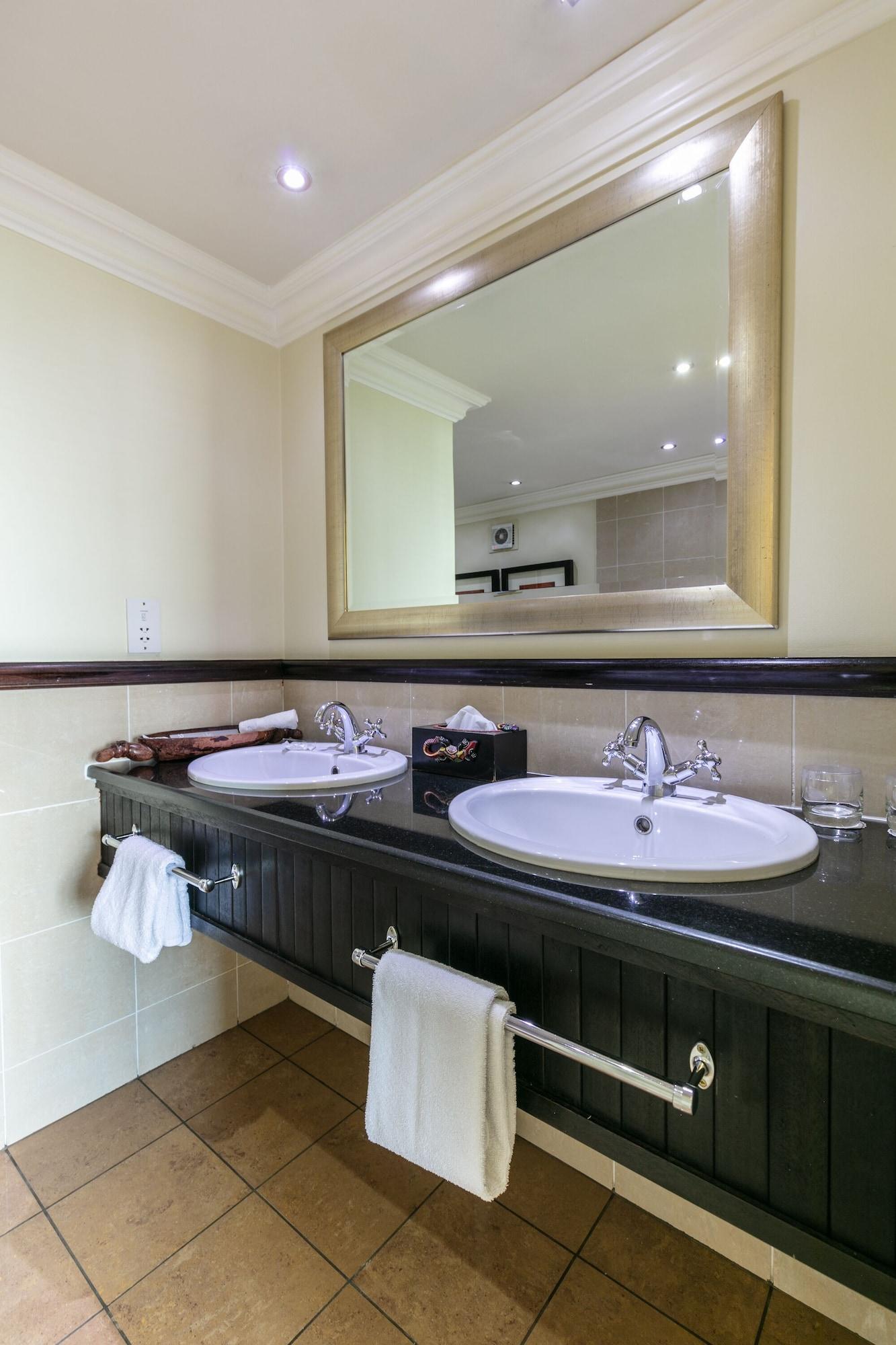 Cresta President Hotel Gaborone Kültér fotó