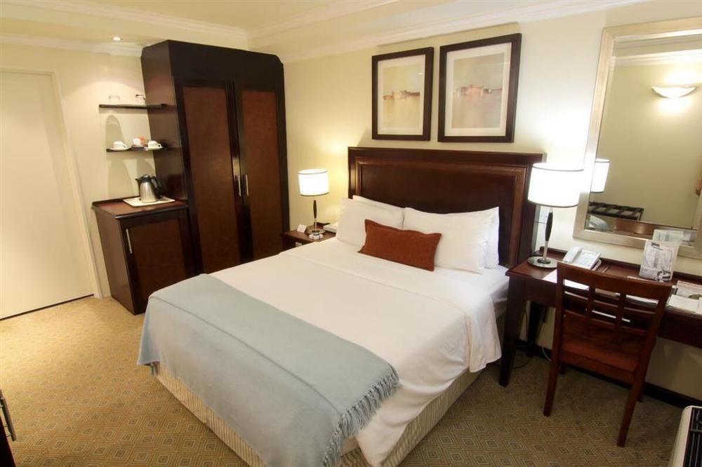 Cresta President Hotel Gaborone Szoba fotó