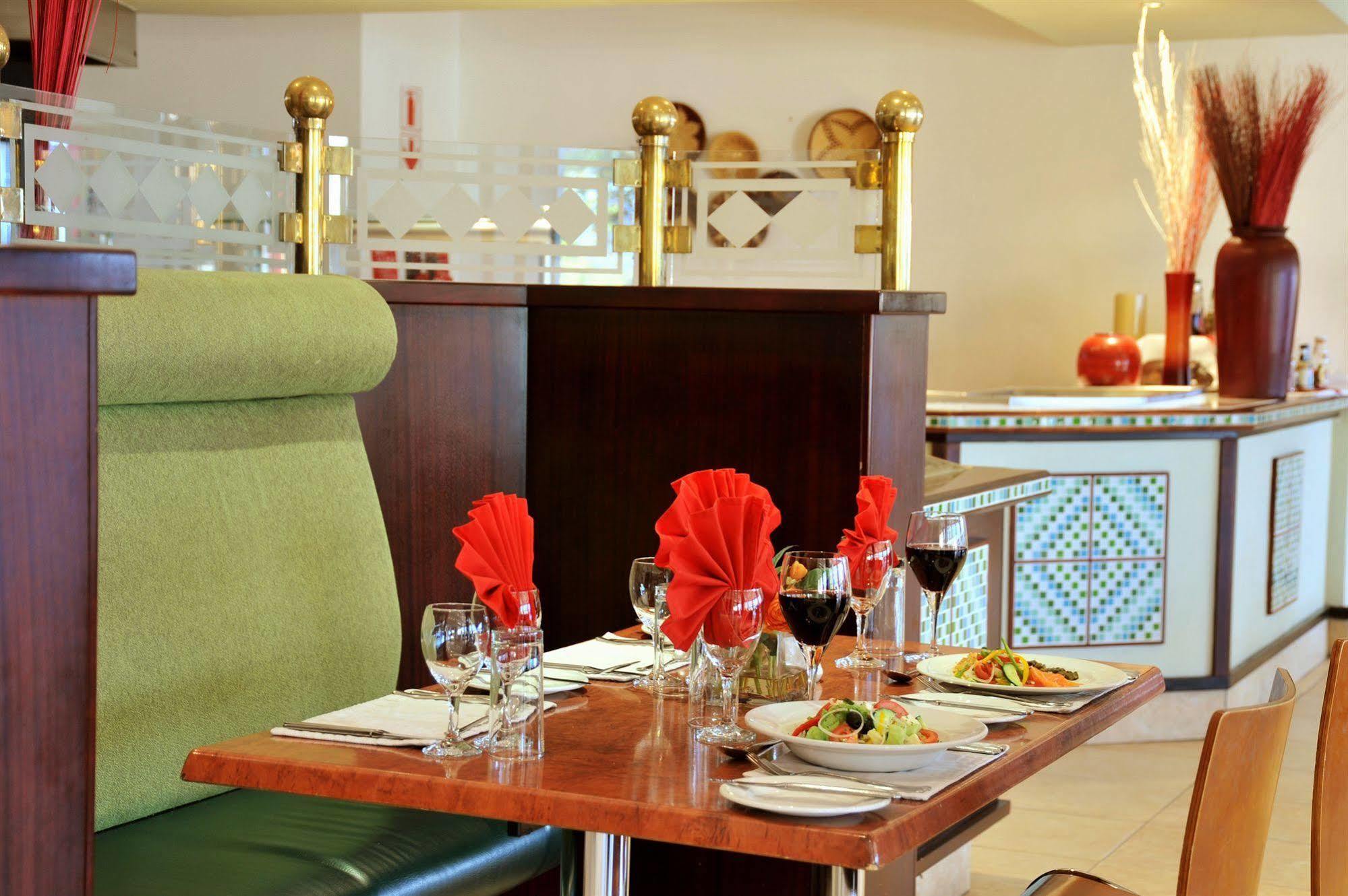 Cresta President Hotel Gaborone Kültér fotó