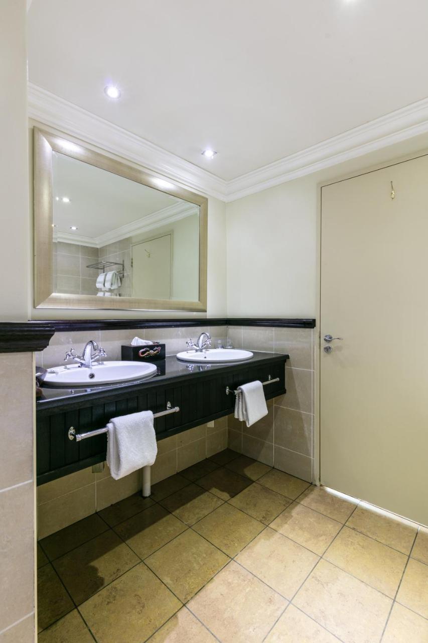 Cresta President Hotel Gaborone Kültér fotó