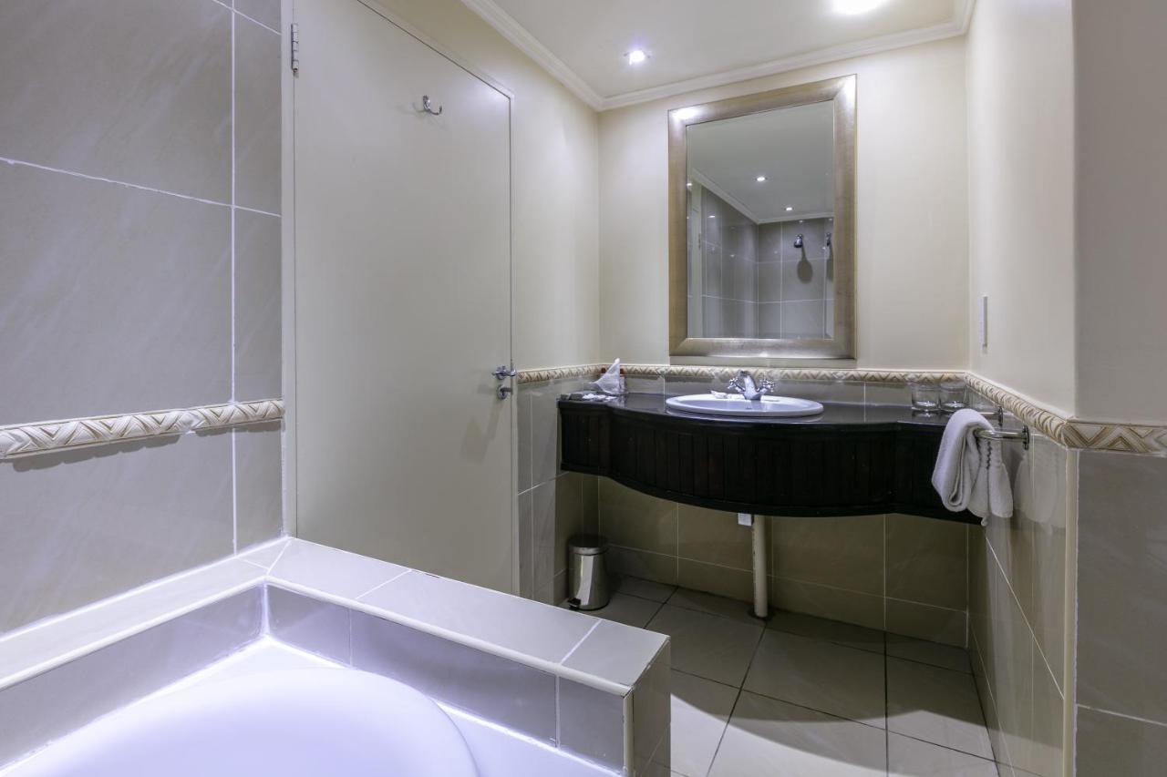 Cresta President Hotel Gaborone Kültér fotó